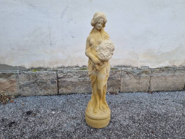 DÍVKA S KYTICÍ - 78 cm