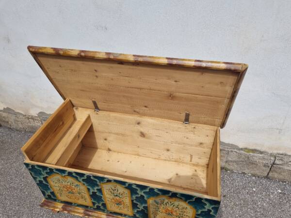 KRKONOŠSKÁ MALOVANÁ TRUHLA PO RENOVACI - Image 3