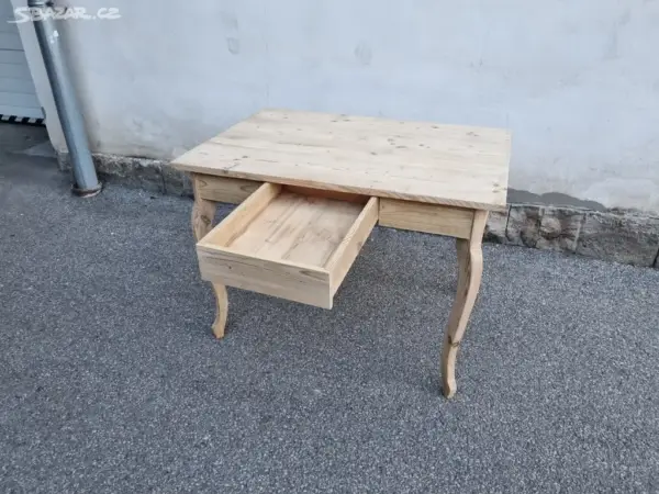 NÁDHERNÝ STARÝ SMRKOVÝ STŮL PO RENOVACI - Image 2