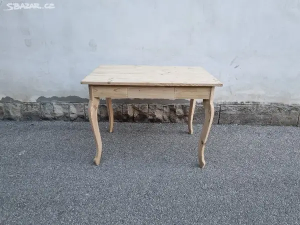NÁDHERNÝ STARÝ SMRKOVÝ STŮL PO RENOVACI